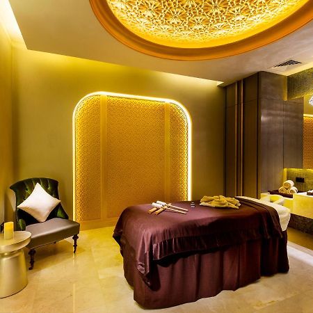 Ezdan Palace Hotel Doha Exterior foto A treatment room at the spa