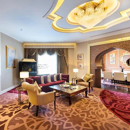 Ezdan Palace Hotel Doha Exterior foto A suite at the hotel