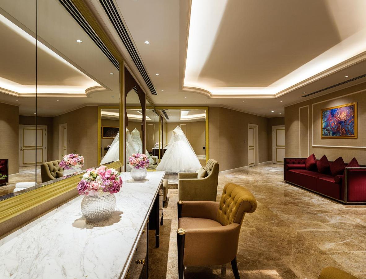 Ezdan Palace Hotel Doha Exterior foto The dressing room