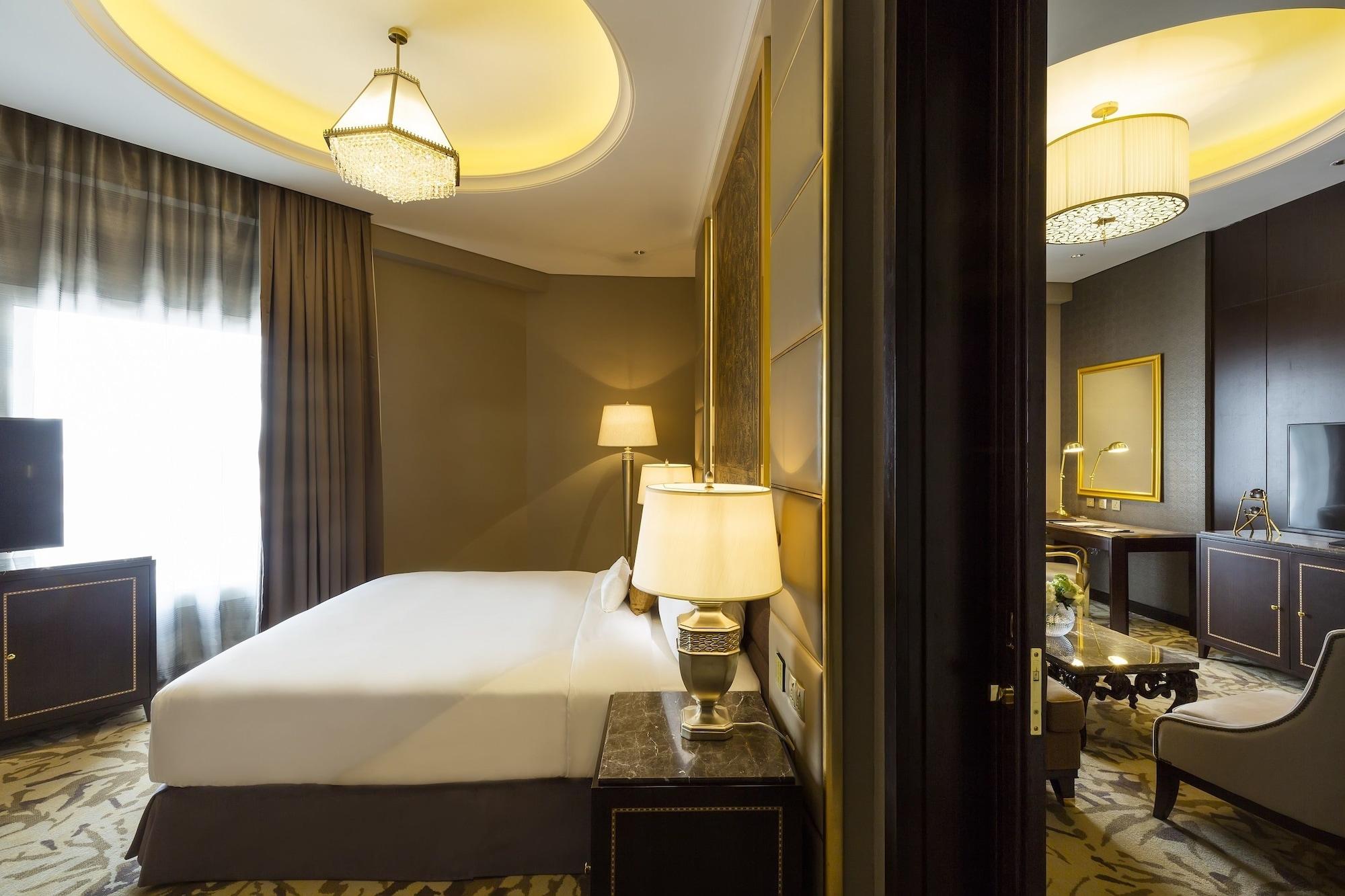 Ezdan Palace Hotel Doha Exterior foto A bedroom at the hotel