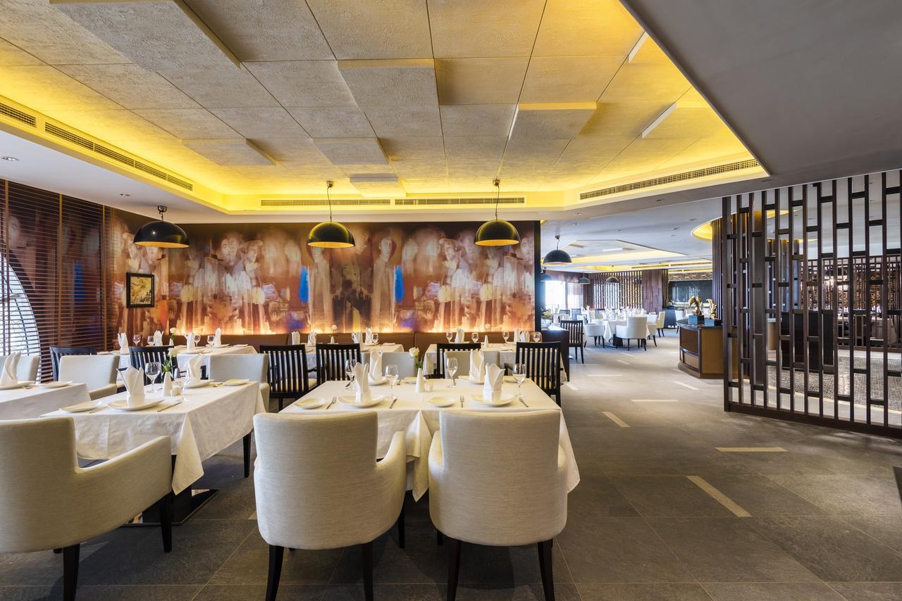 Ezdan Palace Hotel Doha Exterior foto The interior of the restaurant