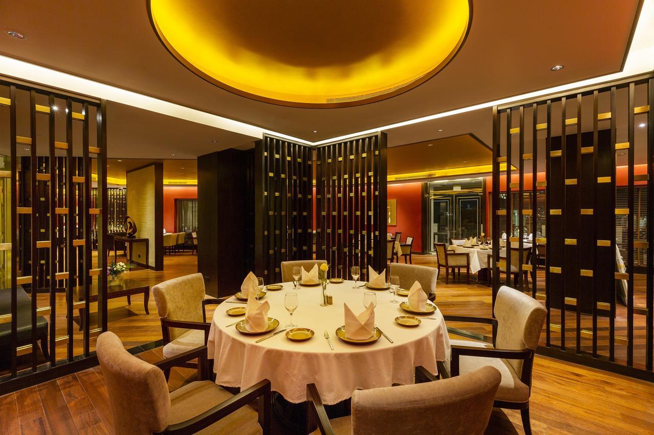 Ezdan Palace Hotel Doha Exterior foto The interior of the restaurant