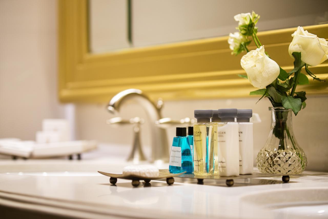 Ezdan Palace Hotel Doha Exterior foto Bathroom amenities